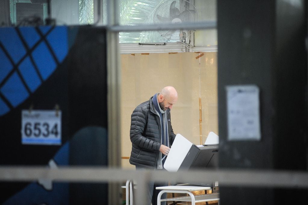 Paso 2023 
Elecciones en la ciudad de Buenos Aires Argentina
Gente votando , voto electronico .
Palermo
Foto Federico Lopez Claro