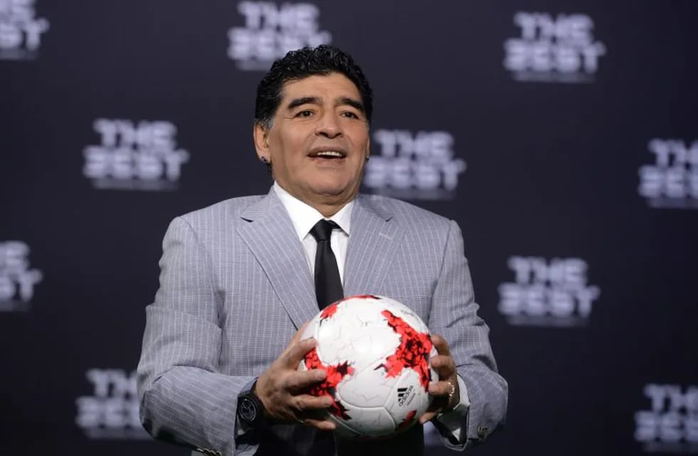 ARCHIVO - El ex futbolista argentino Diego Maradona el 09/01/2017 durante la gala del premio 