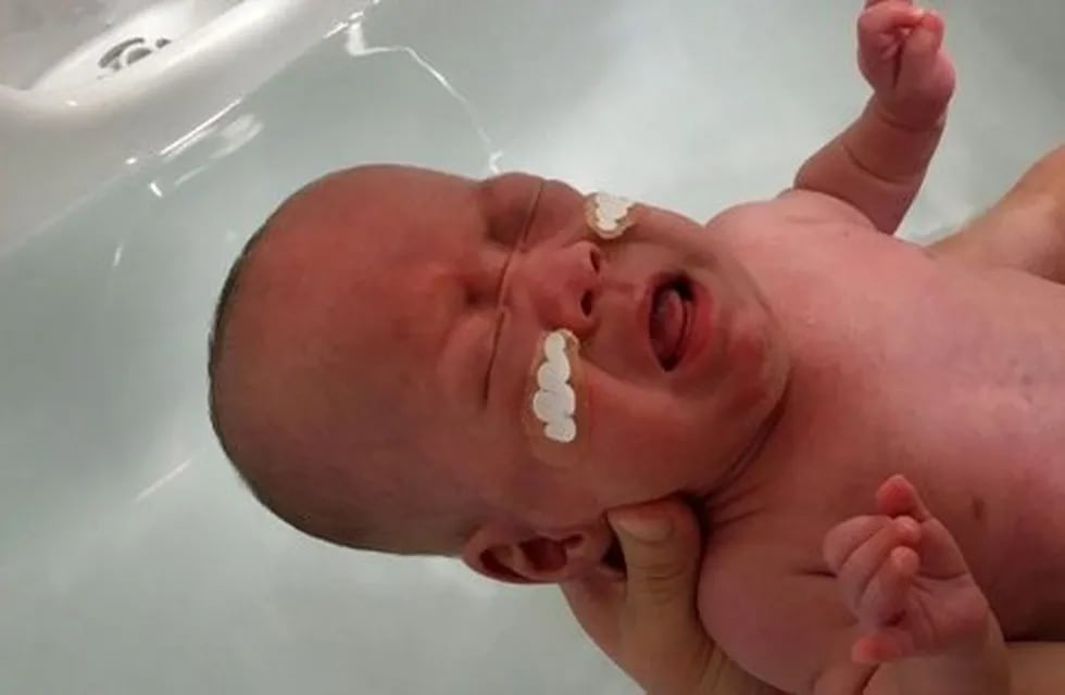 El bebé más pequeño del mundo es japonés y pesó 268 gramos al momento de su nacimiento.
