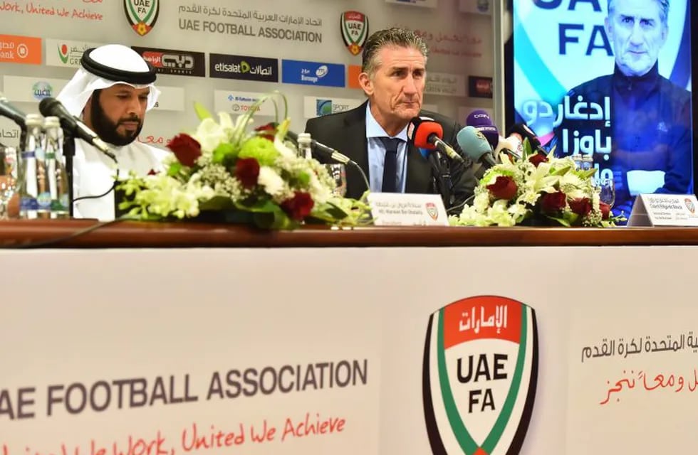 Edgardo Bauza (R), the new Argentinian coach of UAE's national team gives a press conference with the President of UAE Football Association Marwan bin Ghalaita following the announcement of his appointment in Dubai on May 11, 2017.\r\nThe 59-year-old oversaw eight World Cup qualifying games for Argentina but was fired last month with the nation fifth in their group, and has now signed a two-year deal to coach in the Middle East. / AFP PHOTO / GIUSEPPE CACACE emiratos arabes dubai Edgardo Bauza Marwan bin Ghalaita presentacion nuevo director tecnico de la seleccion de emiratos arabes unidos conferencia de prensa
