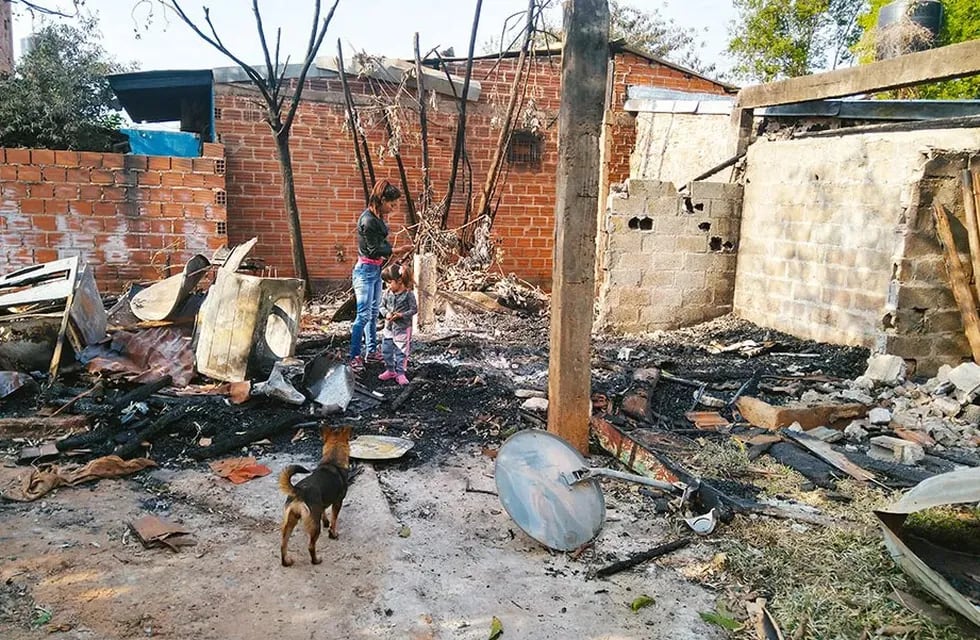 Puerto Iguazú: denunció que le prendieron fuego la casa por venganza.