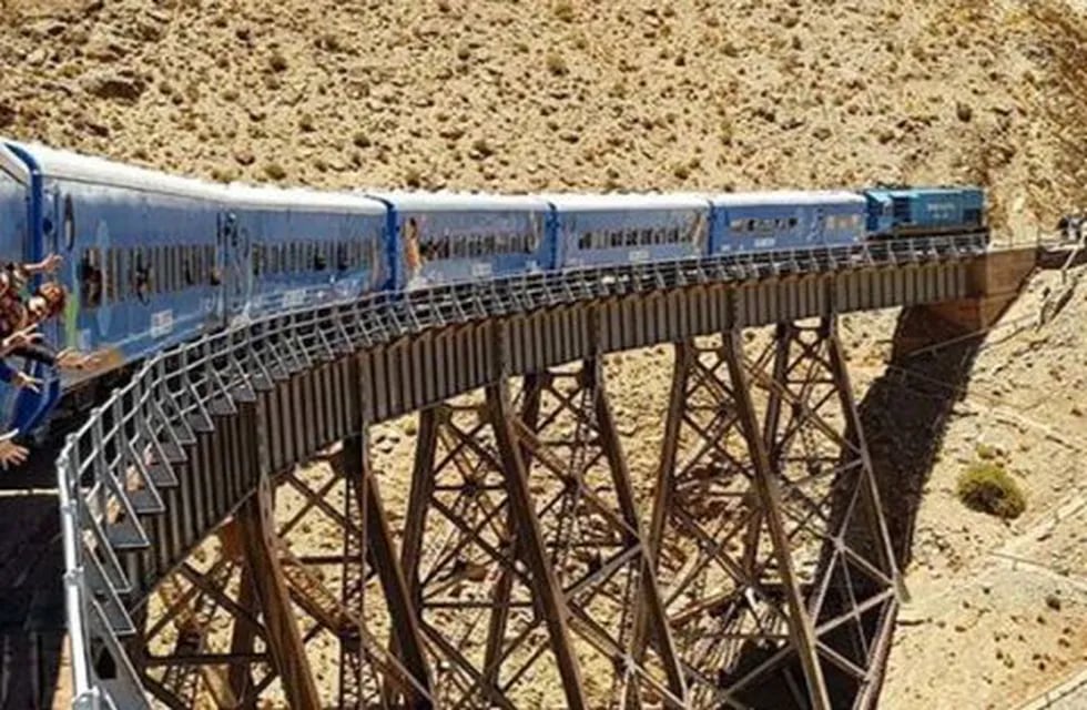 Tren a las Nubes atravesando el Viaducto La Polvorilla (Ministerio de Cultura, Turismo y Deportes de Salta)