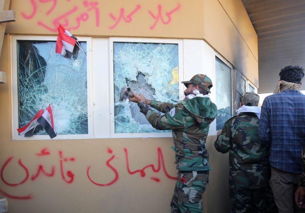 Ataque a la embajada estadounidense el 31 de diciembre (Foto:AHMAD AL-RUBAYE/AFP)