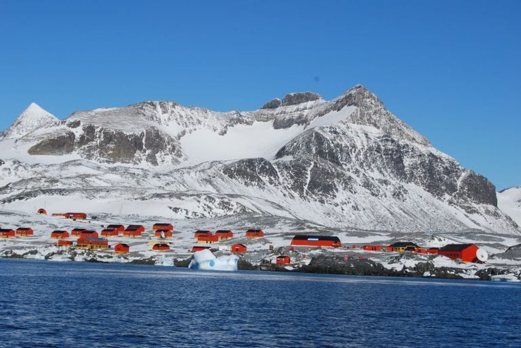 Base Antártica "Esperanza".
El sector antártico argentino forma parte de la provincia de Tierra del Fuego.