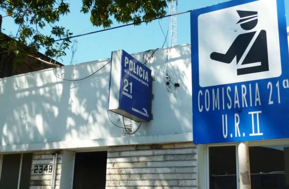 La Comisaría 21° de Rosario aloja alrededor de 15 detenidos.