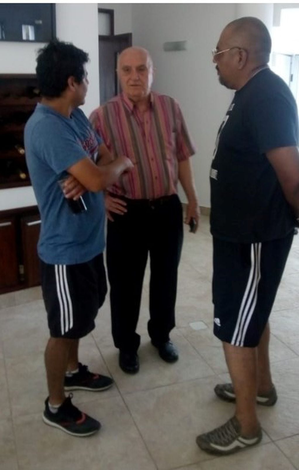 El exjugador de Independiente Eduardo Maglioni, con amigos en Jujuy