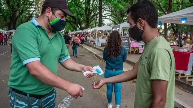 Feria de artesanos en San Miguel de Tucumán.