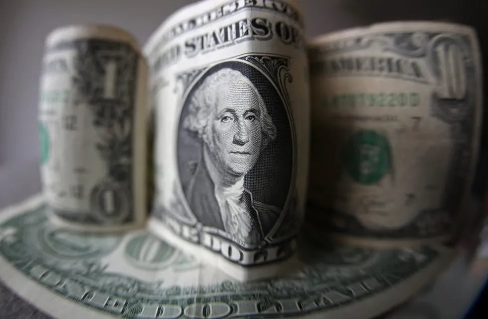 Por primera vez en el año, el dólar superó los $39 y busca un nuevo equilibrio. (EFE)