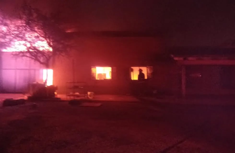 El incendio se produjo en una casa y galpón de Villa Esquiú (Policía).