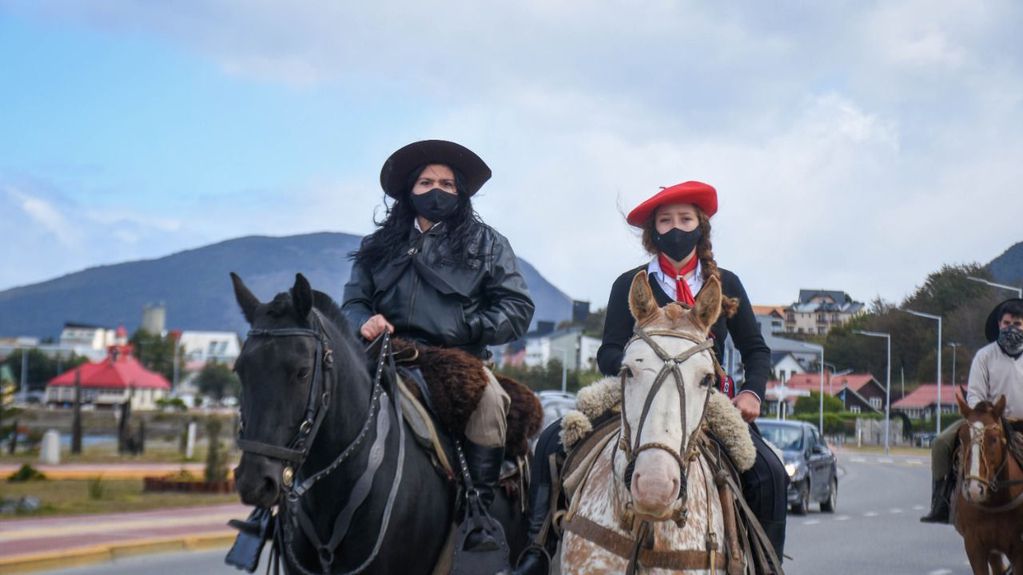 Se realizó una cabalgata por las calles de la ciudad de Ushuaia