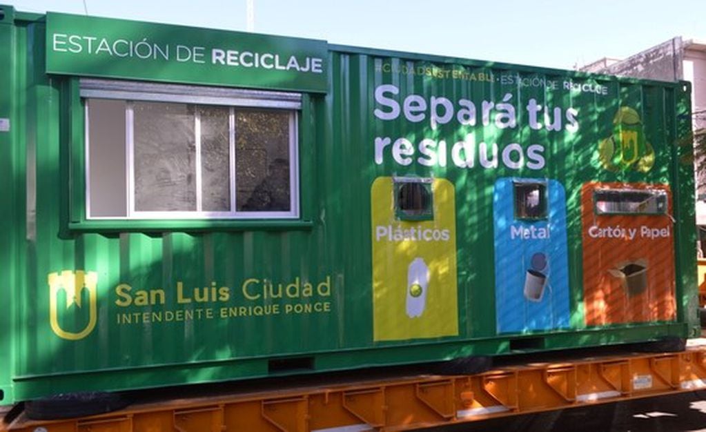 Existen distintos "Puntos verdes" en el país para que puedas llevar tus residuos. Foto: Punto verde de reciclaje en San Luis.