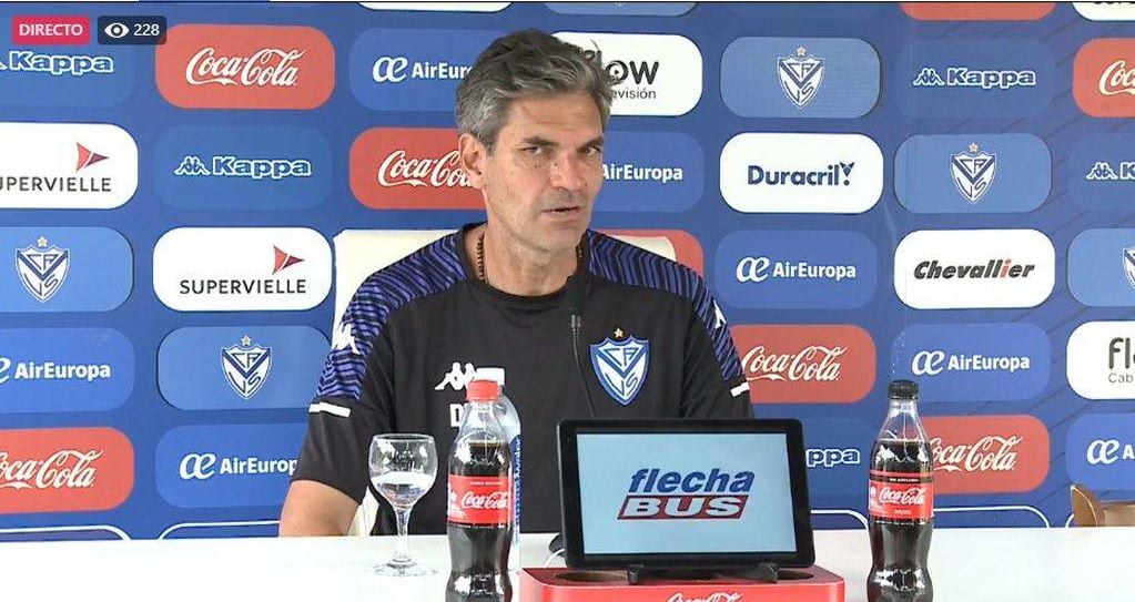 Mauricio Pellegrino, el DT de Vélez, que tuvo que desmentir su renuncia, tras el 1-7 con Boca. (Prensa Vélez)