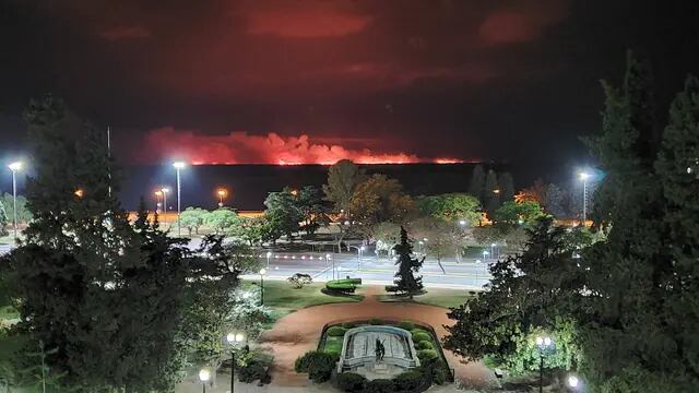 Reaparecieron los incendios en las islas frente a Rosario