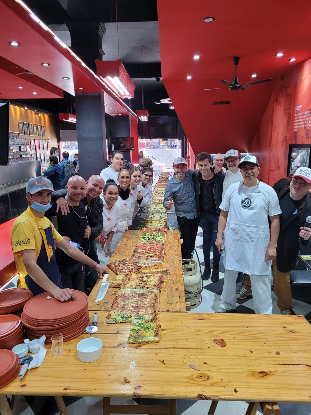 La Pizzería Don Luis rompió su propio récord con la pizza más larga de Córdoba.