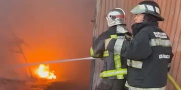 Incendio en PAPSA. fábrica de papel de Junín