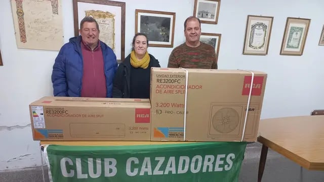 Donación del Club Cazadores Tres Arroyos a la Escuela Nº 11 de Claromecó