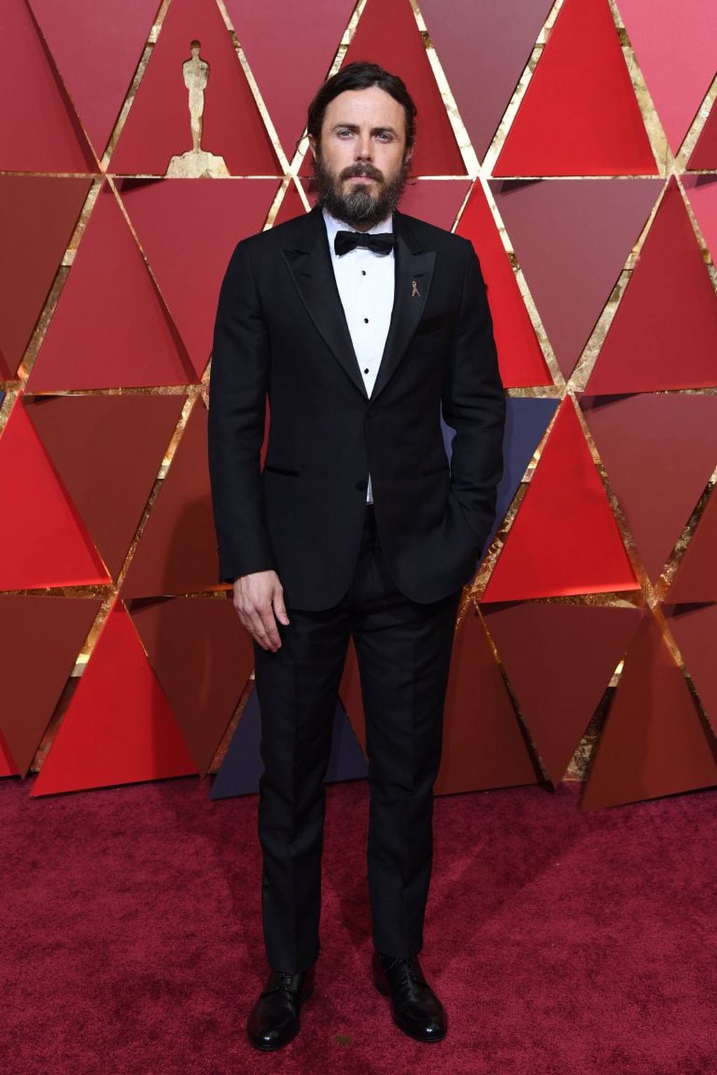 Nominee for Best actor in "Manchester By The Sea" Casey Affleck poses as he arrives on the red carpet for the 89th Oscars on February 26, 2017 in Hollywood, California.  / AFP PHOTO / ANGELA WEISS