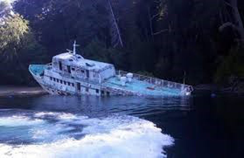 Se hundió un emblemático barco en el lago Nahuel Huapi