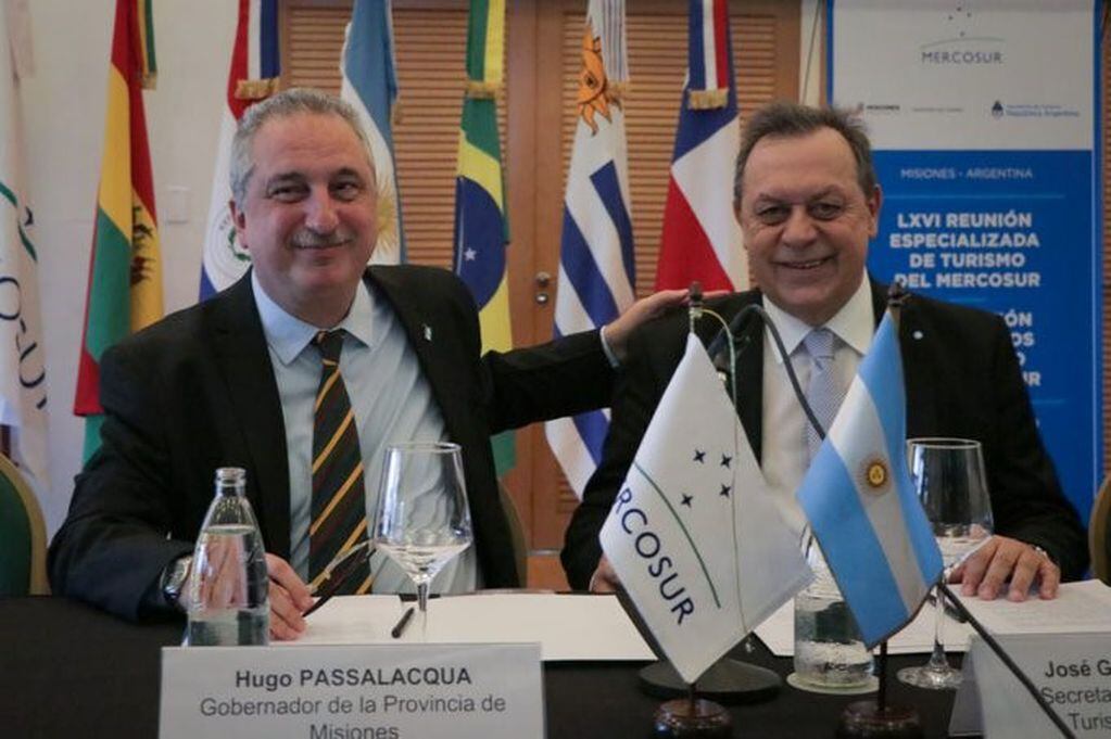 El gobernador Passalacqua y el ministro de Turismo de la Nación, Gustavo Santos, acordaron promover la gastronomía msionera. (Turismo)