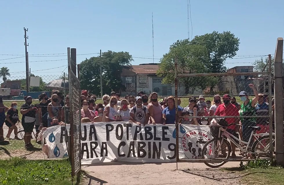 Vecinos de Cabín 9 marchan para pedir agua potable (Yolanda Ruiz)