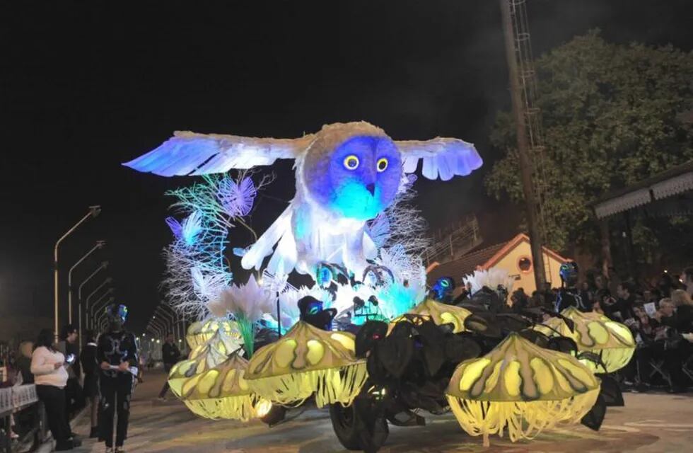 60º Fiesta Nacional y Provincial de Carrozas Estudiantiles Gualeguaychú.\nCrédito: Prensa Carrozas