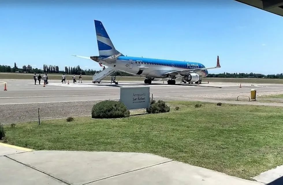 Aerolíneas Argentinas aumentó las frecuencias que unen San Rafael con Buenos Aires. Imagen de archivo.