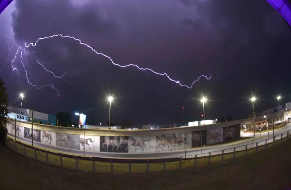 La tormenta tuvo una intensa actividad eléctrica en Córdoba.