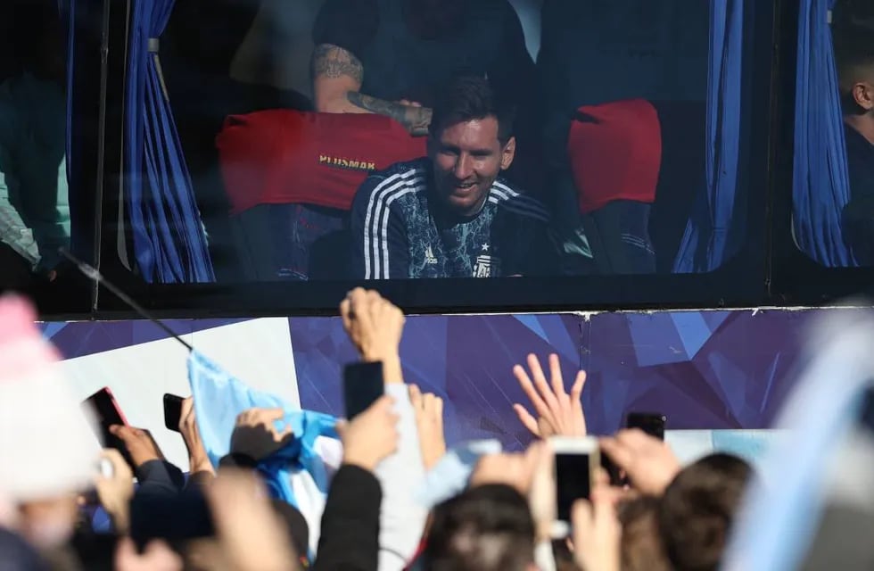 Lionel Messi saliendo de Ezeiza. (EFE)