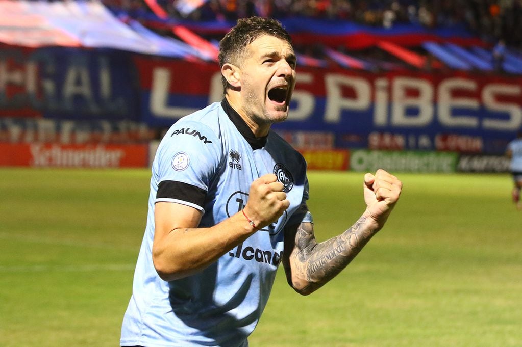 La capacidad goleadora de Pablo Vegetti para convertir su única chance, y única de Belgrano, en Santiago del Estero. (Prensa Belgrano)