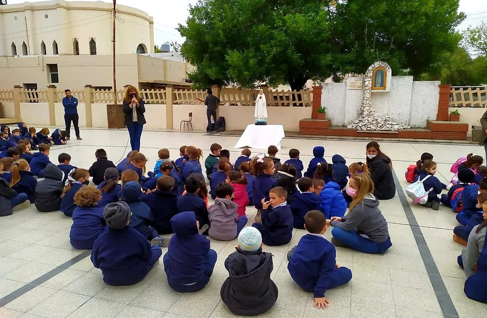 El Colegio Nuestra Señora de Fátima en Pérez se unió a la consagración del Papa