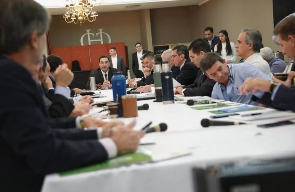 Gustavo Valdés se reunió con todo su gabinete en Casa de Gobierno