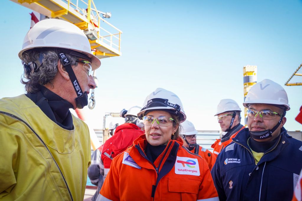 La titular de Hidrocarburos de Nación, Flavia Royón, visitó Tierra del Fuego, para recorrer la zona donde se desarrollará el Proyecto Fénix.