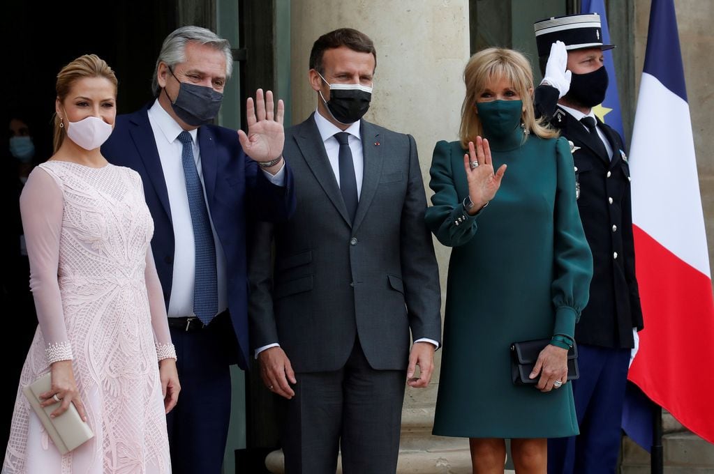 El presidente Alberto Fernández se reúne con su par francés, Emmanuel Macron, como parte de su gira por Europa.