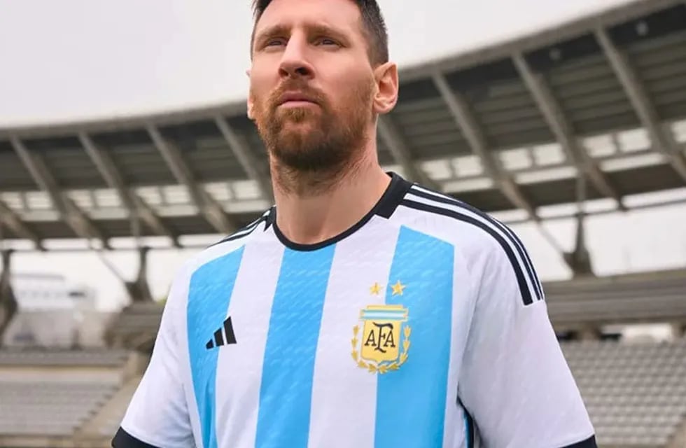 Lionel Messi, con la nueva camiseta de la Selección. (Prensa Adidas)