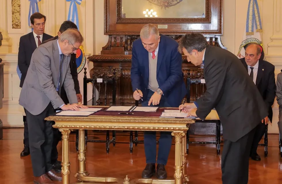 El gobernador Gerardo Morales y los rectores de las Universidades Nacionales de Jujuy y Tucumán acordaron iniciar un proceso conjunto para la creación de la carrera de Medicina en la provincia.