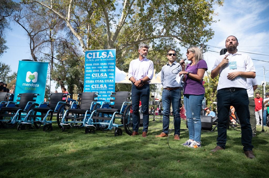 Entregaron sillas de rueda en la Expo Ciudad Inclusiva, desarrollada en el parque O'Higgins.