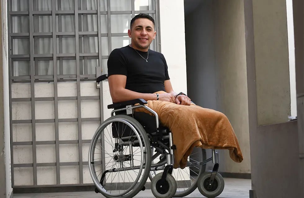 Franco Lizardo, el joven que tuvo la amputación de sus dos piernas.