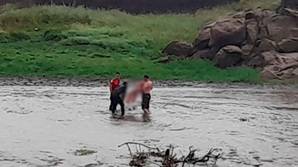 Mujer muere ahogada tras ser arrastrada por el agua en una jornada de intensa lluvia en Carlos Paz. (Foto: El Diario de Carlos Paz).