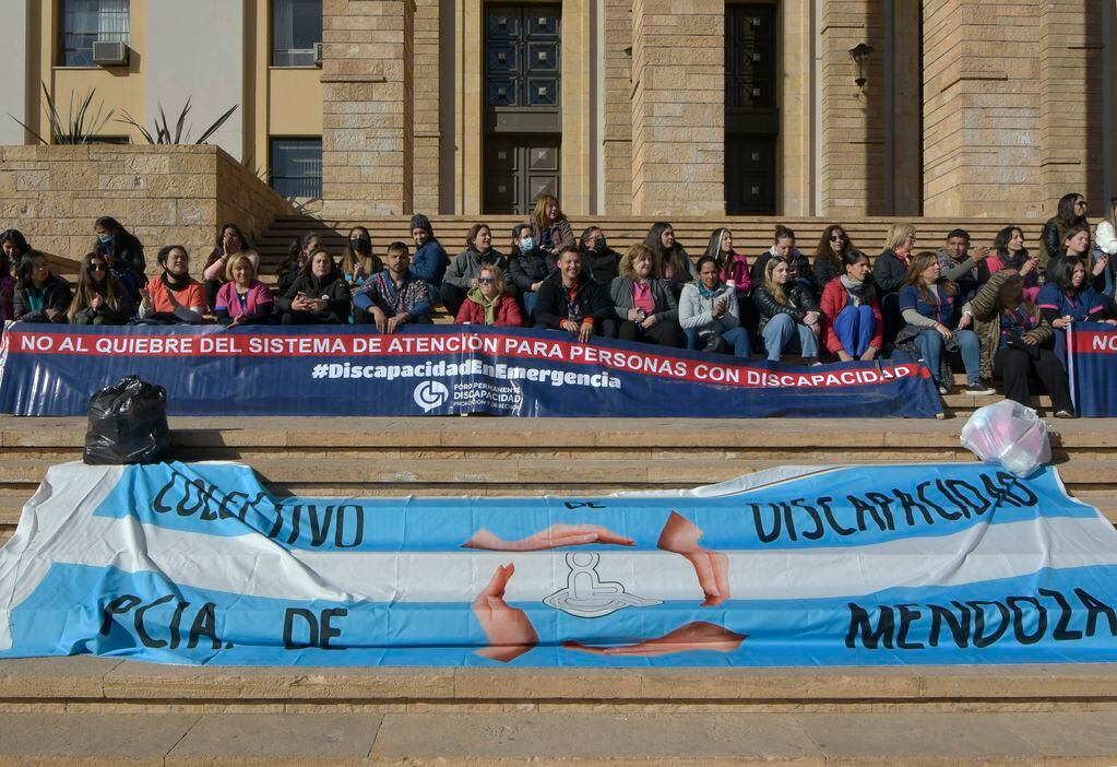 Protesta de familiares y trabajadores de la discapacidad se llevará a cabo este sábado en el ingreso a la Ciudad de Mendoza.