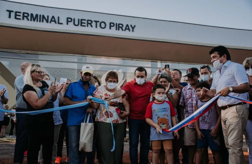 “La buena política es escuchar al pueblo y saber responder” dijo Herrera Ahuad en la inauguración de una terminal en Puerto Piray.