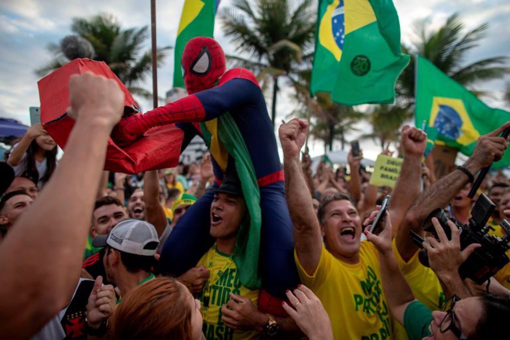 Seguidores de Bolsonaro celebran en Rio de Janeiro (AFP)