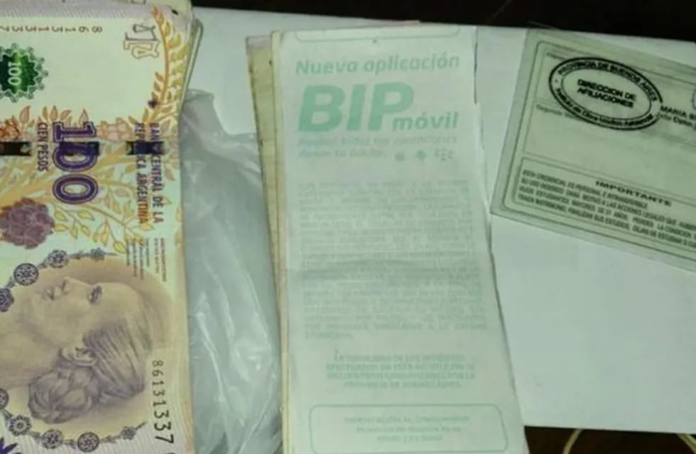 Fernanda Roldán encontró una bolsa con 23 mil pesos en Liniers y armó una campaña en Facebook para devolverlos.