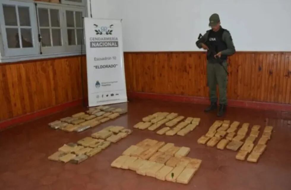 Colonia Delicia: secuestran contrabando de marihuana.