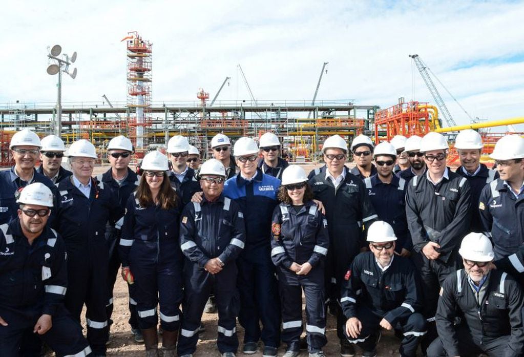 El presidente argentino, Mauricio Macri, durante una visita a una planta de procesamiento de gas en el yacimiento patagónico de hidrocarburos de Vaca Muerta