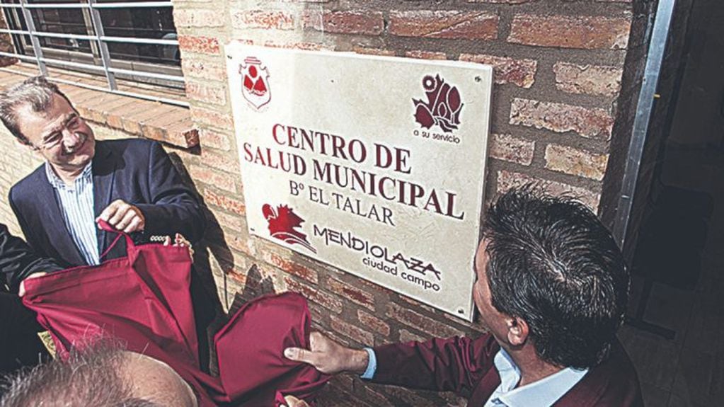Descubrimiento de la placa del Centro de Salud Municipal El Talar.