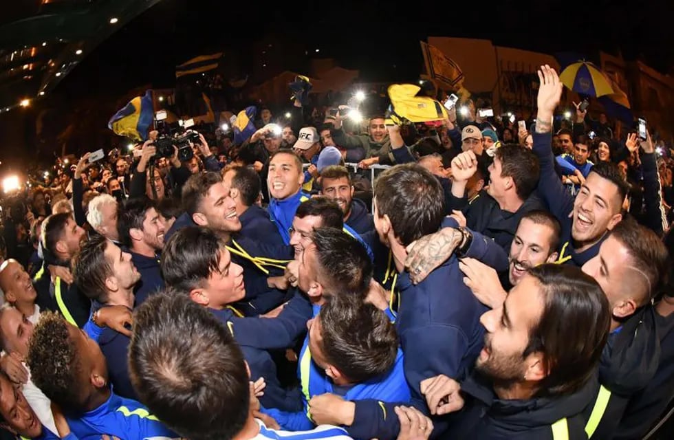 Los jugadores de Boca Juniors festejan el título del campeonato argentino el 20/06/2017 en Bahía Blanca, Argentina, luego de la derrota de su u00fanico escolta, Banfield.\r\n(Vinculado al texto de dpa \