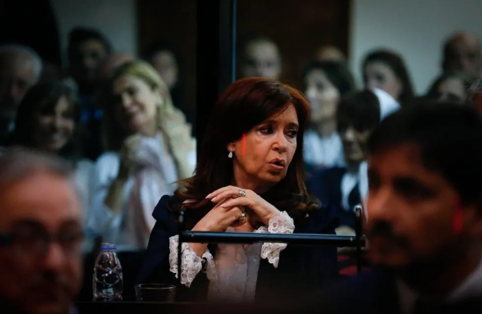La vicepresidenta, Cristina Kirchner, afrontará este martes la segunda jornada del juicio por la causa Vialidad. Crédito: EFE/Juan Ignacio Roncoroni.
