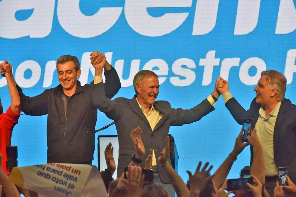 En ARC: Elecciones 2023. Juan Schiaretti en el Búnker de Hacemos por Nuestro País. (Facundo Luque / La Voz)