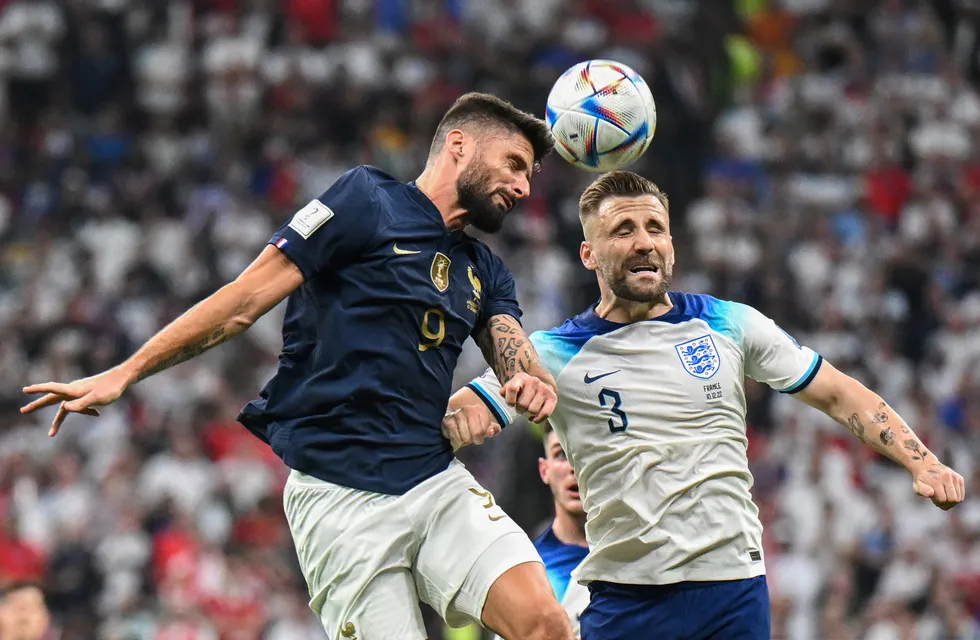 Francia le ganó 2 a 1 a Inglaterra y se metió en semifinales. (AP)