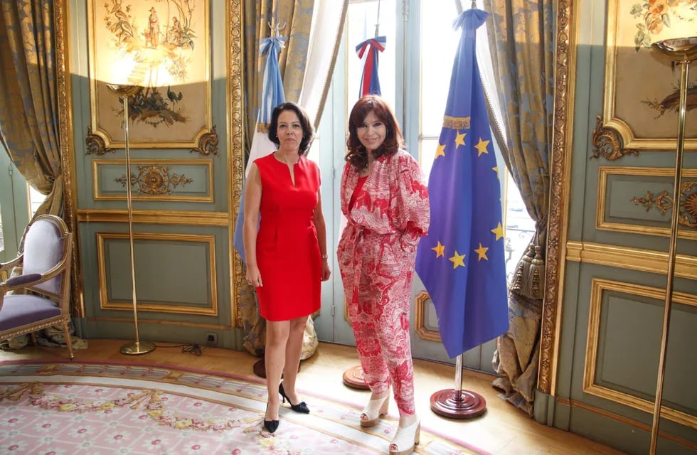 Cristina Fernández de Kirchner se reunió con la embajadora de Francia en Argentina, Claudia Scherer-Effosse (Foto: Twitter)